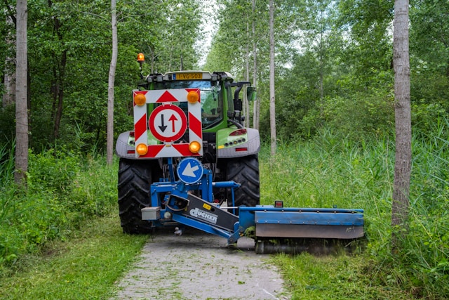 Traktor leasa grönytor